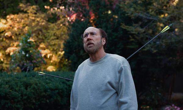 Von allen Seiten unter Beschuss: Nicolas Cage in Kristoffer Borglis satirischem Fantasy-Drama „Dream Scenario“.