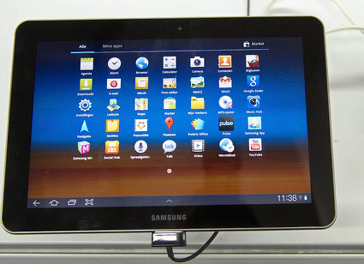 Die Koreaner waren einer der ersten Hersteller mit einem Android-Tablet auf dem Markt. Im Herbst 2010 wurde das erste Galaxy Tab mit 7-Zoll-Bildschirm vorgestellt. Es lief noch auf Android 2.1-Basis, weshalb Samsung die Software stark adaptieren musste. Im Februar wurde das derzeit umkämpfte Galaxy Tab 10.1 mit Android 3.0 "Honeycomb" vorgestellt. Eine kompaktere Version, das Galaxy Tab 8.9, wurde im Juni gezeigt.