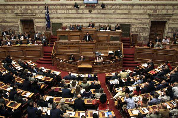 Von Samstag auf Sonntag hat das 300-köpfige Parlament mit 178-Ja-Stimmen die Durchführung einer Volksabstimmung beschlossen. Die Frage, die zur Abstimmung steht, ist die Zustimmung oder Ablehnung des Vorschlags der Gläubiger für Griechenland.