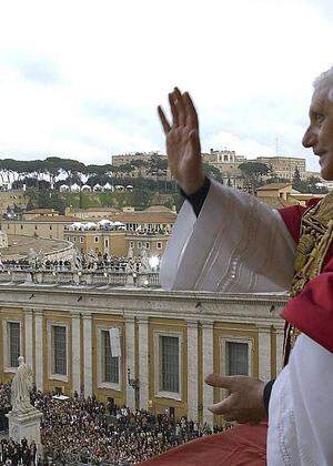 Papst Benedikt XVI hat seinen Ruecktritt angekuendigt Foto vom 19 04 2005 Kardinal Joseph Ratzinger