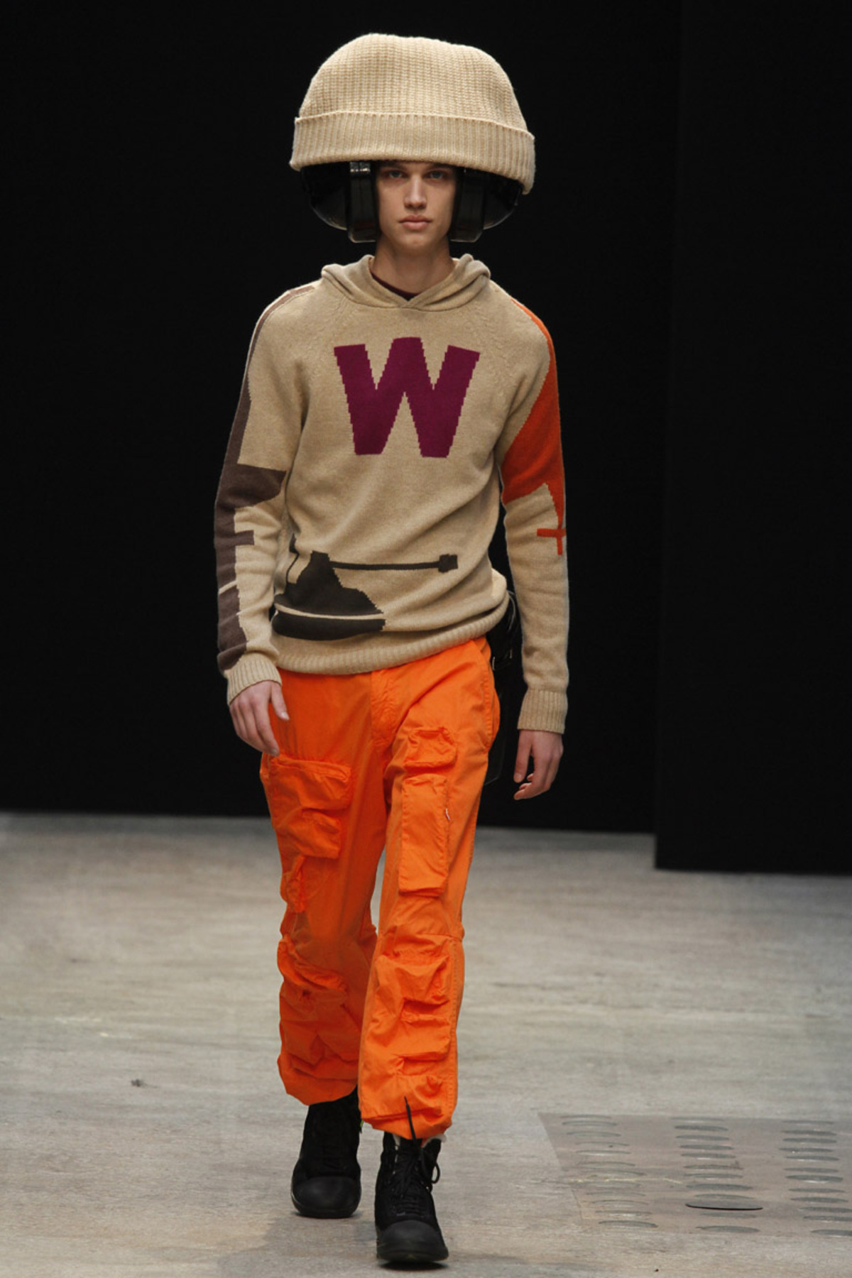 kreiert er unter seinem eigenen Namen nicht minder außergewöhnliche Kollek-tionen.