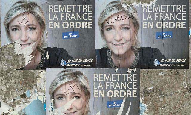 Graffiti auf einem französischen Wahlplakat.