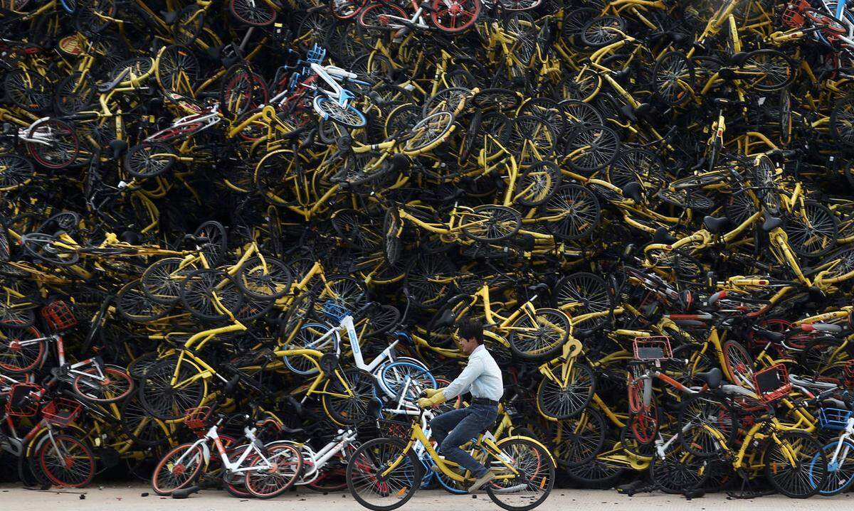 Xiamen: Wer an Fahrrädern mit dem Fahrrad vorbeifährt...