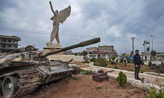 Am „Platz der freien Frau“ in Kobanê. Die Stadt, Schauplatz des Kampfes gegen den IS, wurde nun von der Türkei beschossen.