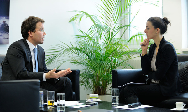 Johannes Kopf mit "Presse"-Redakteurin Jeannine Hierländer 