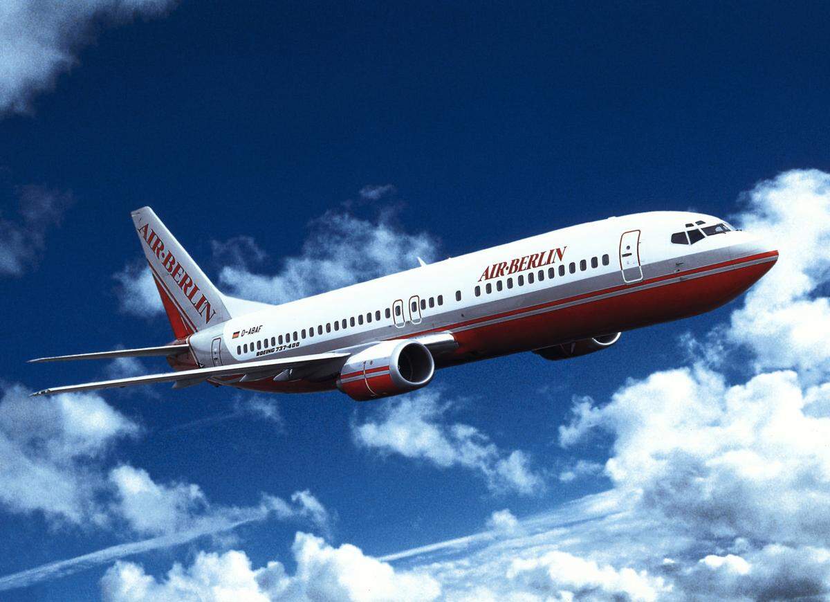 Airberlin führt 1998 den Einzelplatzverkauf ein und startet den sogenannten Mallorca Shuttle: Der Einstieg in das Linienfluggeschäft.