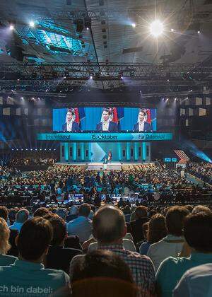 Wahlkampfauftakt in türkiser Inszenierung: In der Wiener Stadthalle am 23. September 2017.