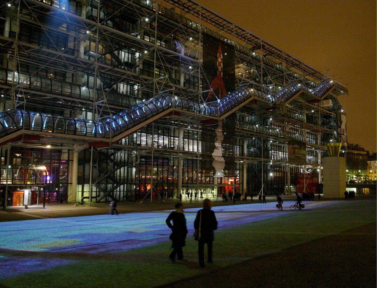 Zwischen Genua und seinem Büro im Pariser "In"-Viertel Marais pendelt Renzo Piano. Er entwirft aufwendig auch heute noch unweit des weltbekannten Bauwerks, das ihm in den 1970er Jahren den Durchbruch brachte: Das Ausstellungs-"Schlachtschiff" Centre Pompidou mit der futuristischen Stahlkonstruktion ...