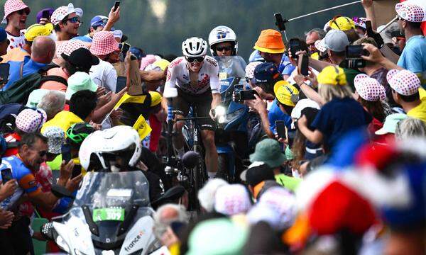 Ab durch die Mitte: Felix Gall überraschte und überzeugte bei der 110. Tour de France. 