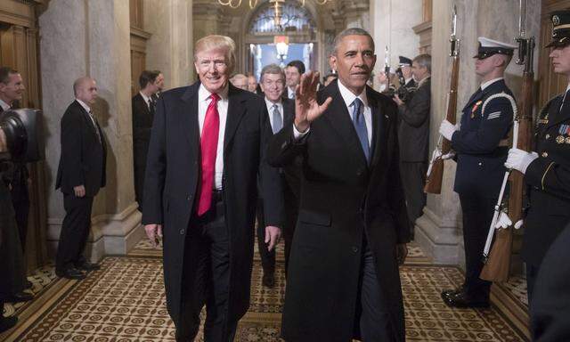 US-Präsident Barack Obama (r.) mit Donald Trump vor dessen Inauguration am 20. Jänner 2017 in Washington, D. C.