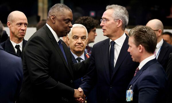 US-Verteidigungsminister Lloyd Austin mit Nato-Generalsekretär Jens Stoltenberg.