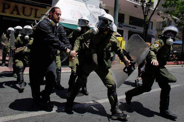 Trotz eines Großaufgebots der Polizei kam es in der Athener Innenstadt zu Krawallen.