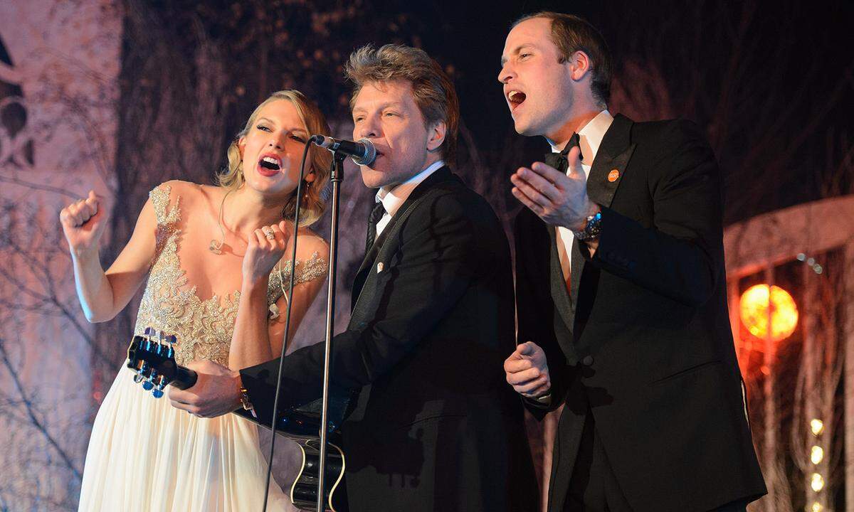Bei einem Charity-Event im Kensington Palast im Jahr 2013 rockten Jon Bon Jovi und Taylor Swift gemeinsam mit Prinz William die Bühne.