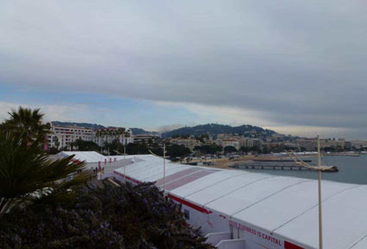 Blick von der Messeterrasse auf die Bucht von Cannes
