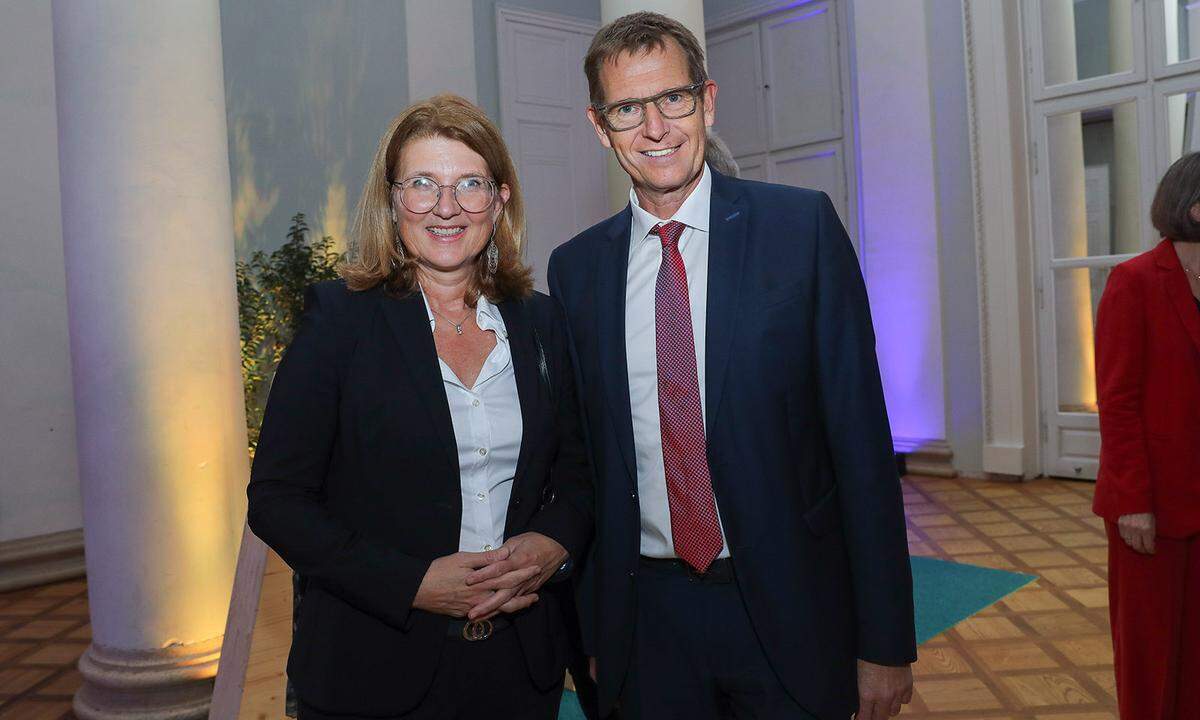 „Presse“-Geschäftsführer Andreas Rast und IV Burgenland-Präsidentin Adelheid Adelwöhrer.