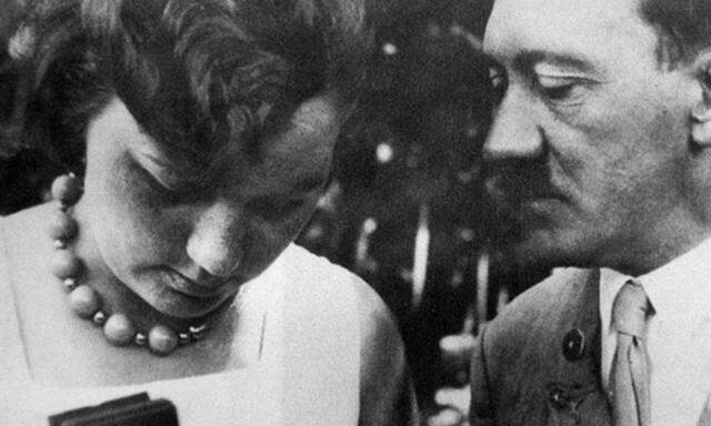 Menschen & Mächte 'Hitlers Familie': Adolf Hitler, einer der größten Verbrecher der Menschheitsgeschichte, hat sich stets von seiner Familie distanziert 