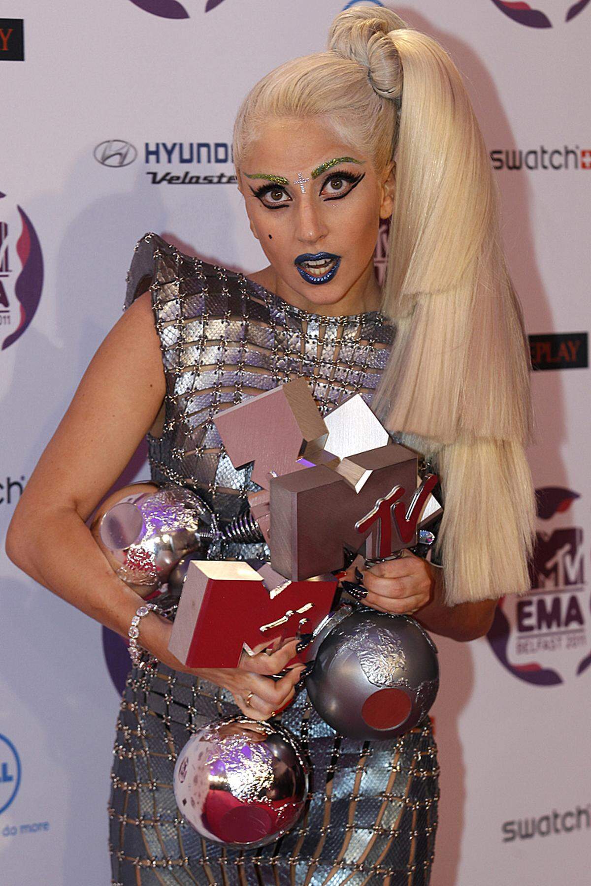 Die 25-Jährige durfte sich über vier Awards freuen: Beste Künstlerin, Bester Song ("Born This Way"), Bestes Video ("Born This Way"), Größte Fans.