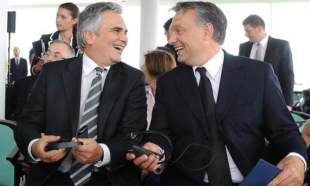 Wenig zu Lachen haben Faymann und Orban in der Flüchtlingskrise.