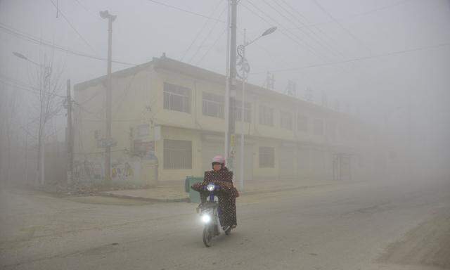 Der Smog in Nordostchina ist derzeit so stark, dass die Messwerte bisherige Skalen sprengen.