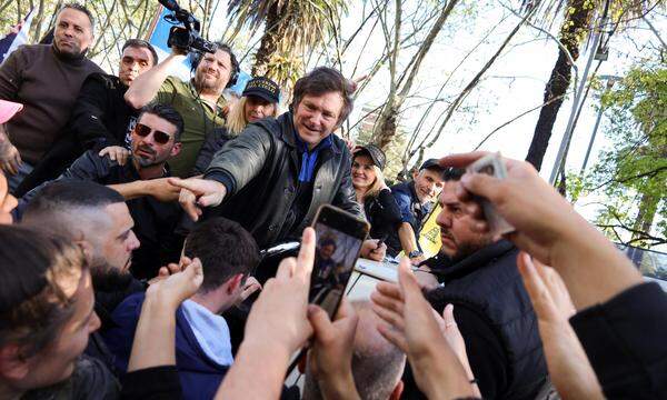 Javier Milei bei einer Wahlkampfveranstaltung. Er gilt als Favorit bei der Präsidentschaftswahl in Argentinien am 22. Oktober. 