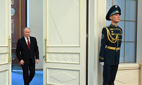 Archivbild. Russlands Präsident Wladimir Putin zu Besuch in Kasachstan am 9. November 2023.