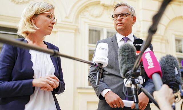 Archivbild von Umweltministerin Leonore Gewessler (Grüne) und Finanzminister Magnus Brunner (ÖVP).