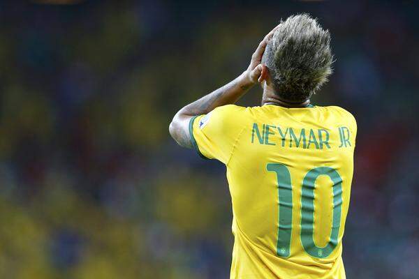 Der erblondete Neymar kann es ebenso wenig wie seine Teamkollegen fassen. Doch wie schon gegen Kroatien ließ die Seleção auch diesmal phasenweise Tempo und Kreativität vermissen.