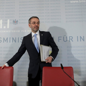 SPÖ, Neos und Liste Pilz werfen Innenminister Herbert Kickl (FPÖ) vor, dem Parlament Unterlagen über das Vorgehen seines Ressorts gegen das Bundesamt für Verfassungsschutz (BVT) vorzuenthalten. 