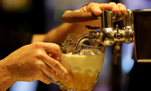 Bierlokal in Prag. In Zentral- und Osteuropa herrscht gute Stimmung.