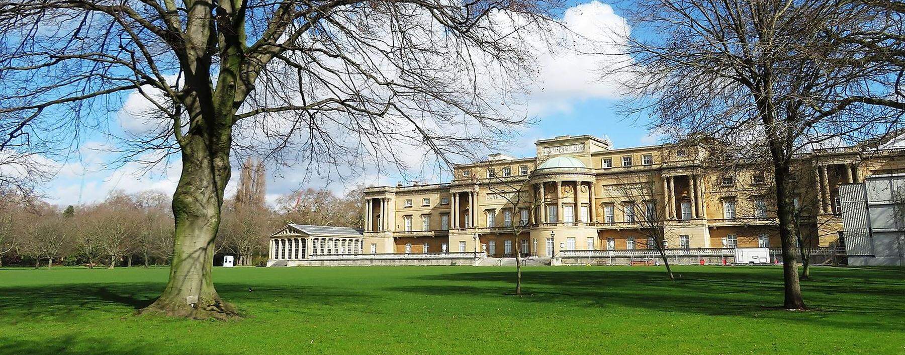 So ruhig sieht der Buckingham Palace vom Garten her aus. 