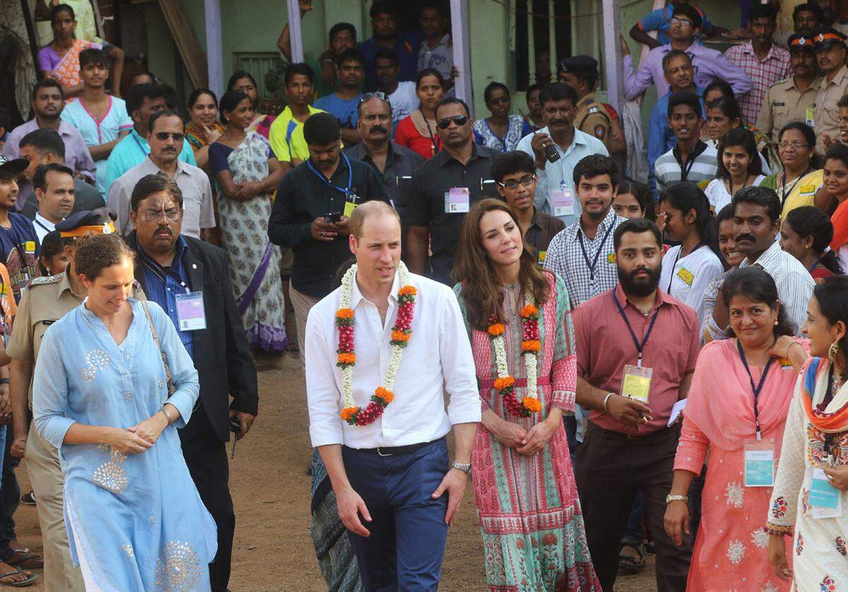 Denn Besuch aus dem britischen Königshaus ist in Indien immer auch ein Großereignis für die lokale Bevölkerung und die Medien.