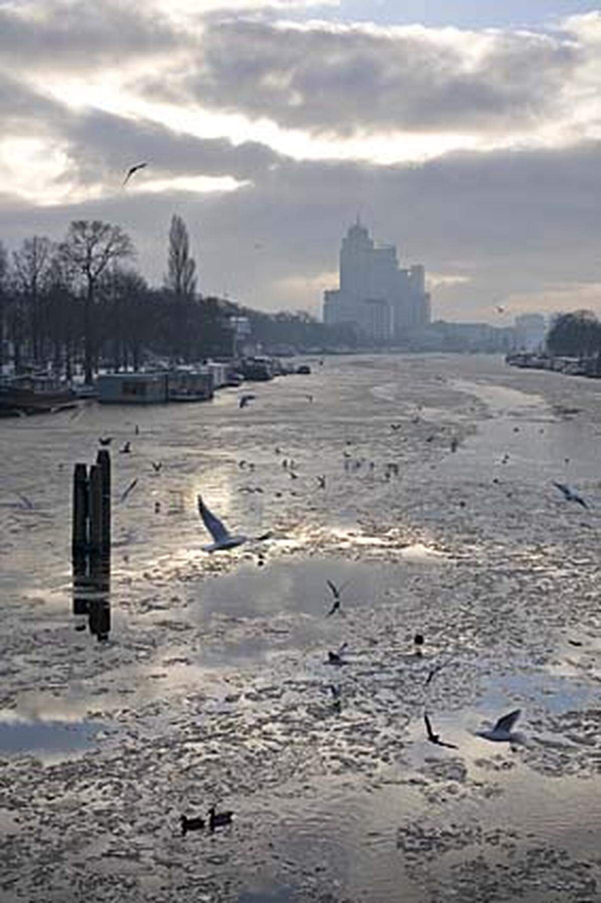 Die Nordsee erwischt die Niederlande eiskalt: Amsterdam zittert bei minus sieben Grad, Maastricht bei minus zwölf.