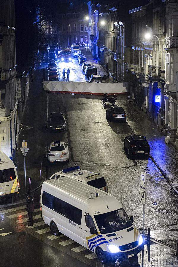 Bei einem Antiterroreinsatz im ostbelgischen Verviers sind am Donnerstag zwei mutmaßliche Jihadisten getötet worden, ein dritter wurde verletzt. Das gab die belgische Staatsanwaltschaft am Abend vor Journalisten in Brüssel bekannt.