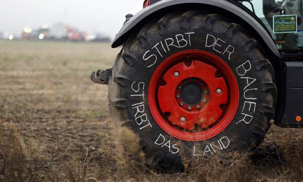 Teilnehmer der Bauernproteste am Freitag in Köln. 