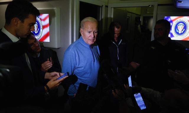 Joe Biden beim Rückflug in die USA mit Zwischenstopp auf der US-Basis Ramstein in Deutschland.