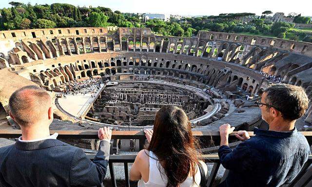 ITALY-MONUMENT-COLOSSEUM