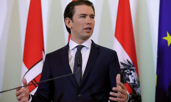 Bundeskanzler Sebastian Kurz (ÖVP) warnt vor den möglichen Konsequenzen der Entscheidung des US-Präsidenten Donald Trump, aus dem Wiener Atomdeal auszusteigen. "Die Isolation eines Landes wie des Iran kann sehr gefährlich sein und zu noch mehr Radikalisierung sowie Abgrenzung führen", sagte der Kanzler Dienstagabend in einer Stellungnahme, die der APA vorliegt. Das 2015 geschlossene Abkommen sei "positiv". "Wenn man das jetzt infrage stellt, dann destabilisiert man die Beziehungen zum Iran und auch die ganze Region, die ohnehin schon instabil genug ist", so Kurz. Dass der Iran keine Atombombe bauen kann, darüber wache die Internationaler Atomenergie-Behörde IAEA (IAEO) "durch strenge Kontrollen".