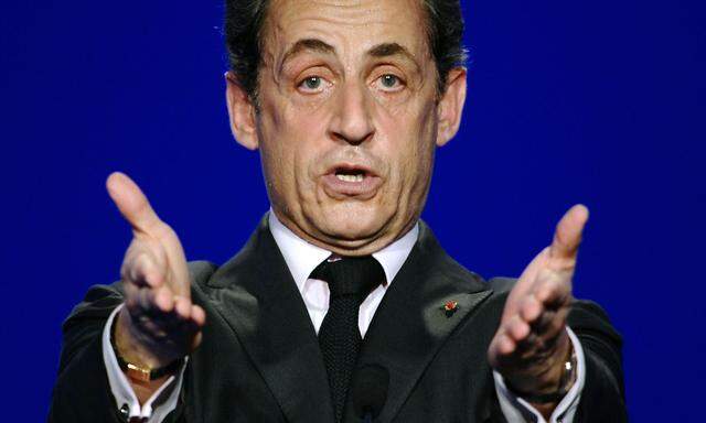 Nicolas Sarkozy streitet alle Vorwürfe ab.