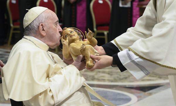 Der Papst bei der Christmette am 24. Dezember.