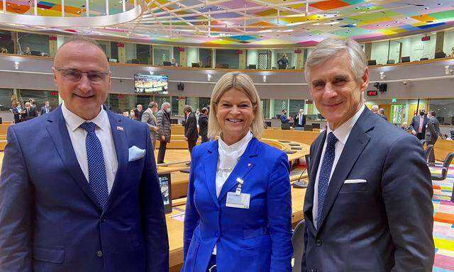 Verteidigungsministerin Klaudia Tanner gemeinsam mit Außenminister Michael Linhart und dem kroatischen Außenminister Gordan Grlić-Radman.