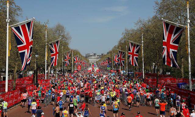 Matt Campbell startete beim London-Marathon und brach zusammen.