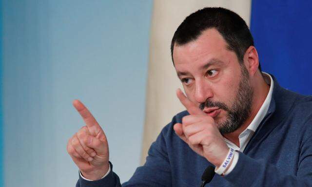 Matteo Salvini bringt den Verkauf der Goldreserven zum Stopfen von Haushaltslöchern ins Spiel