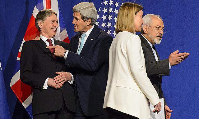 Die Erleichterung is ihnen ins Gesicht geschrieben: Philip Hammond, John Kerry, Federica Mogherini und Mohammed Javad Zarif