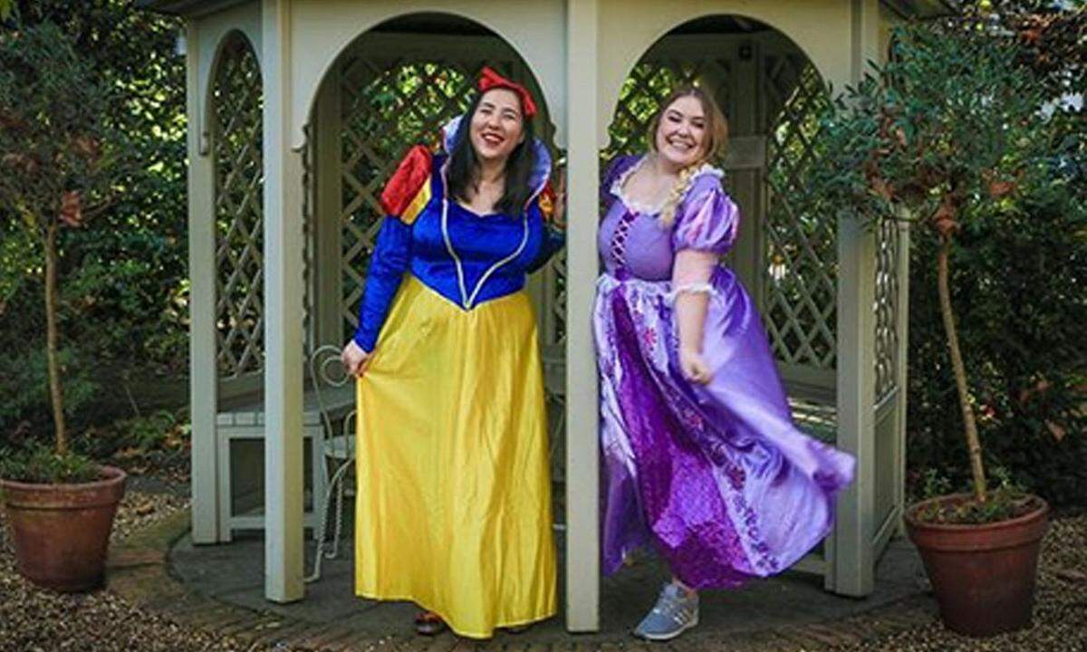 Michelle Elman (l.) und ihre Freundin Amy Wooldridge (r.) aus England haben es satt, sich von Disney diktieren zu lassen, welche Konfektionsgröße schöne und starke Frauen haben sollten.