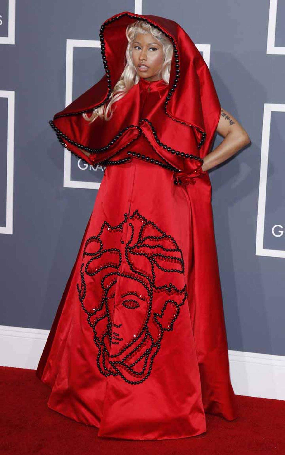 Rapperin Nicki Minaj sah in einem Kleid von Versace wie das moderne Rotkäppchen aus.