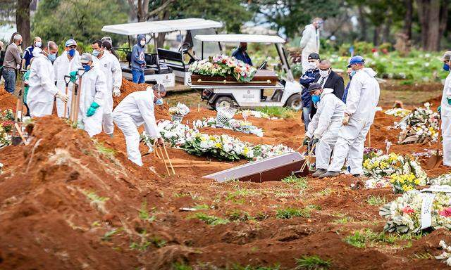 News Bilder des Tages Coronavirus in Brasilien, Beerdigungen in Sao Paulo  SO PAULO, SP - 14.06.2020: GRANDE VOLUME DE