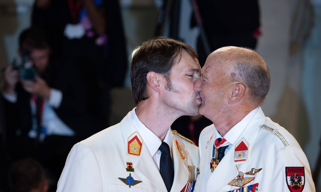 Mario Falak und Charles Eismayer auf dem roten Teppich in Venedig.