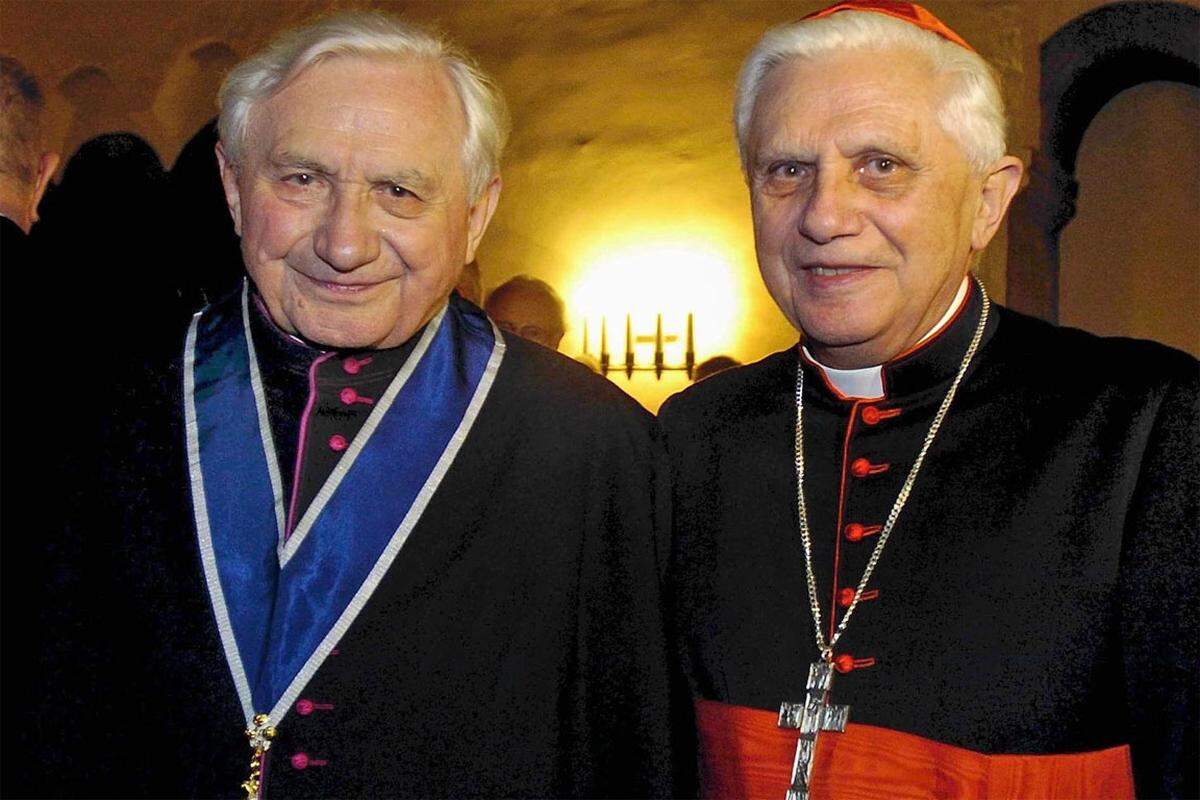 Der Bruder von Papst Benedikt, Georg Ratzinger, hat die angeschlagene Gesundheit von Benedikt XVI. als Grund für dessen Rücktritt genannt.