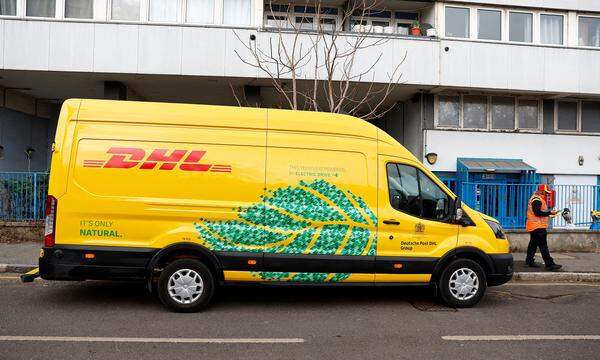 DHL-Mitarbeiterinnen und Mitarbeiter verhandeln seit Juli einen neuen Vertrag.