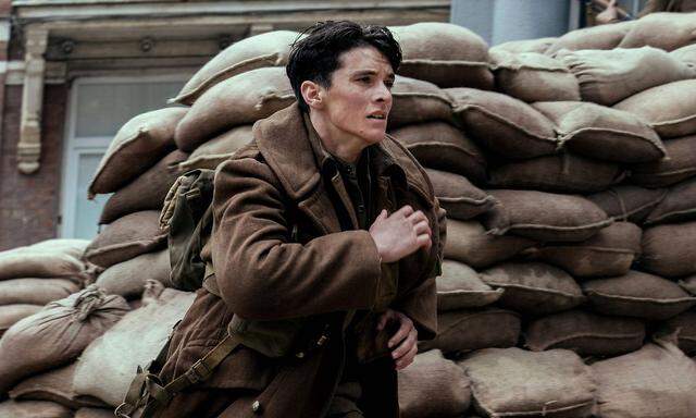 FIONN WHITEHEAD as Tommy in the Warner Bros Pictures action thriller DUNKIRK a Warner Bros Pictur